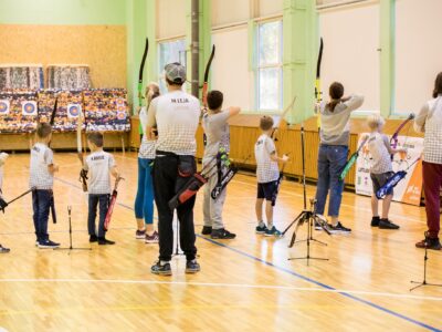 Suntažu pamatskolā norisinās loka šaušana